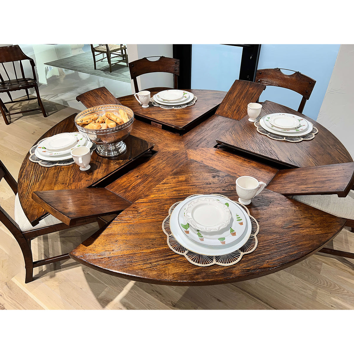 French Provincial Extension Round Dining Table