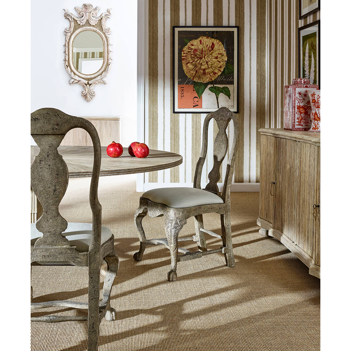 English Round Oak Dining Table - Venetian Silver - English Georgian America