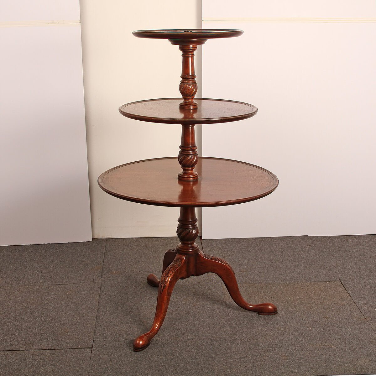 George II Mahogany Dumbwaiter - English Georgian America