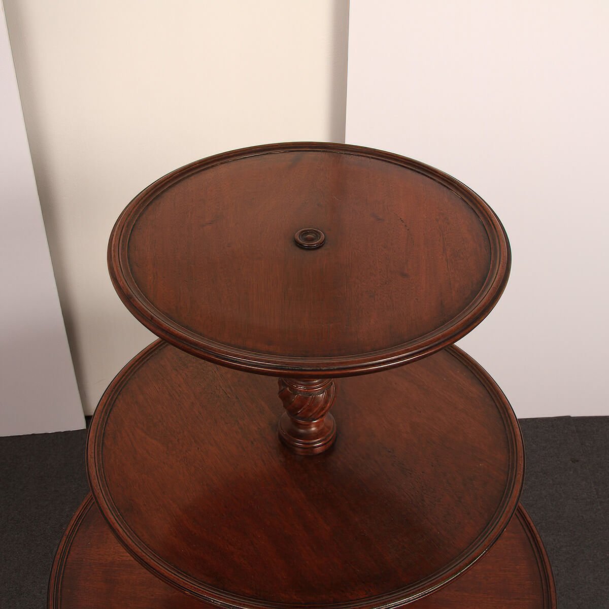 George II Mahogany Dumbwaiter - English Georgian America