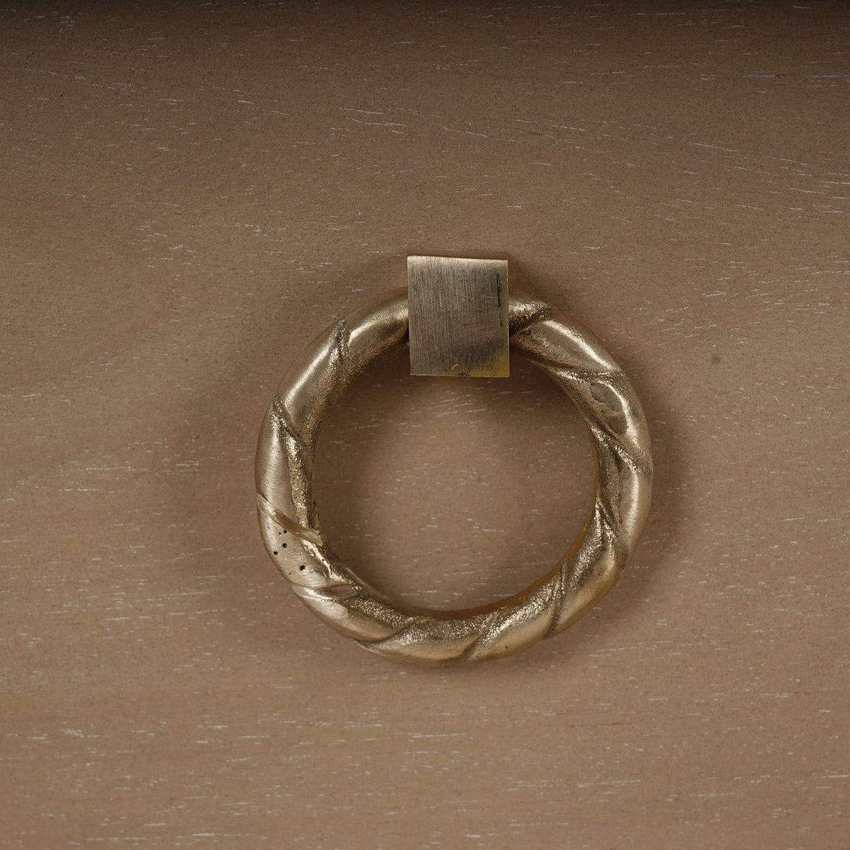 Pair of Serpentine Wooden Nightstands - English Georgian America