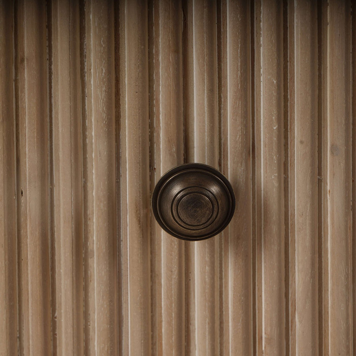 Reeded Mahogany Oval Dresser - English Georgian America