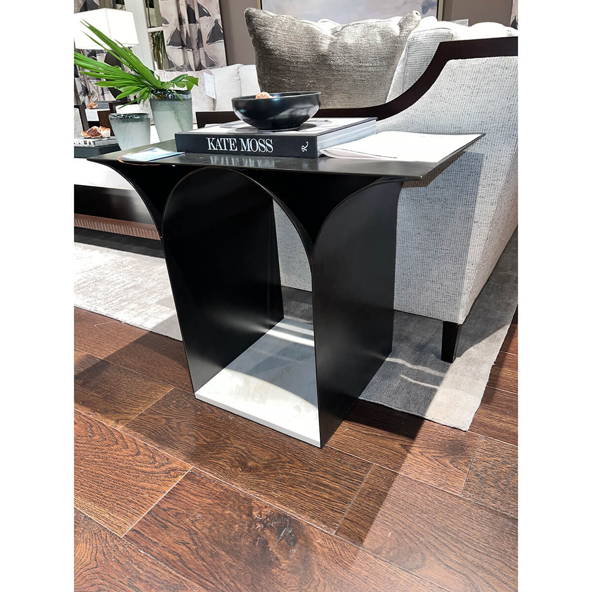 Sculptural Modern Side Table - English Georgian America