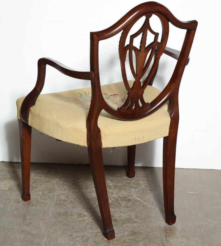 Set of 12 Hepplewhite Dining Chairs - English Georgian America