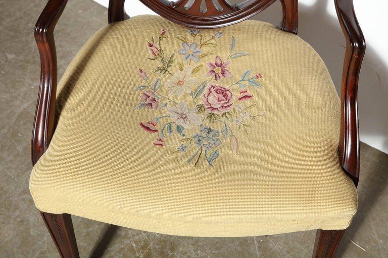 Set of 12 Hepplewhite Dining Chairs - English Georgian America