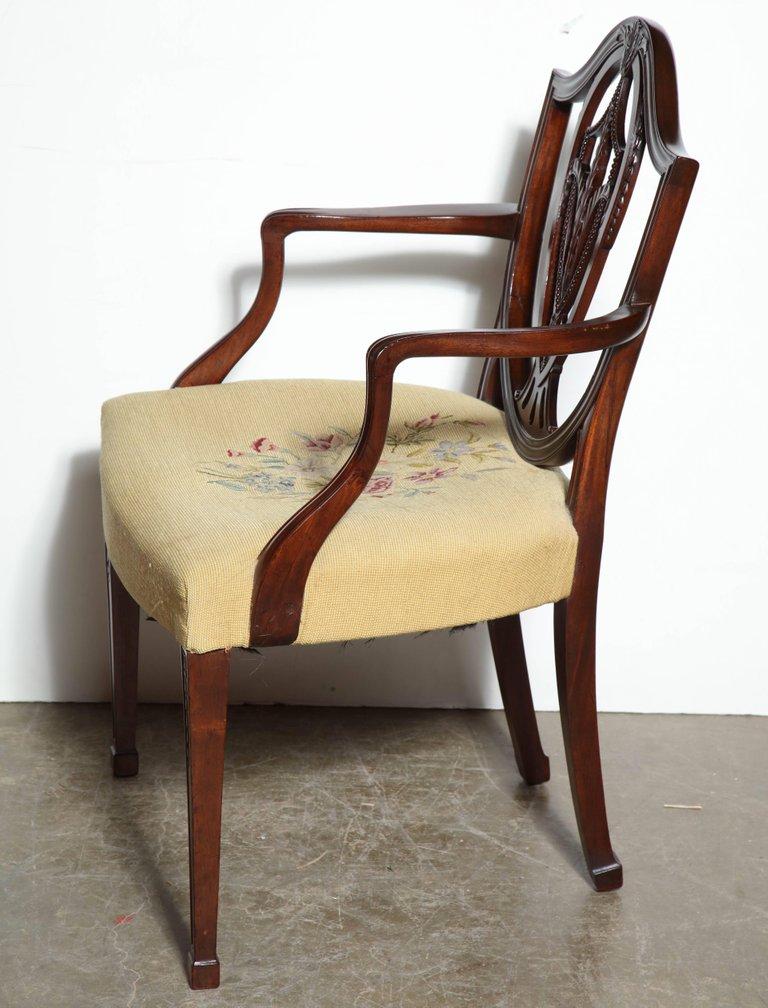 Set of 12 Hepplewhite Dining Chairs - English Georgian America